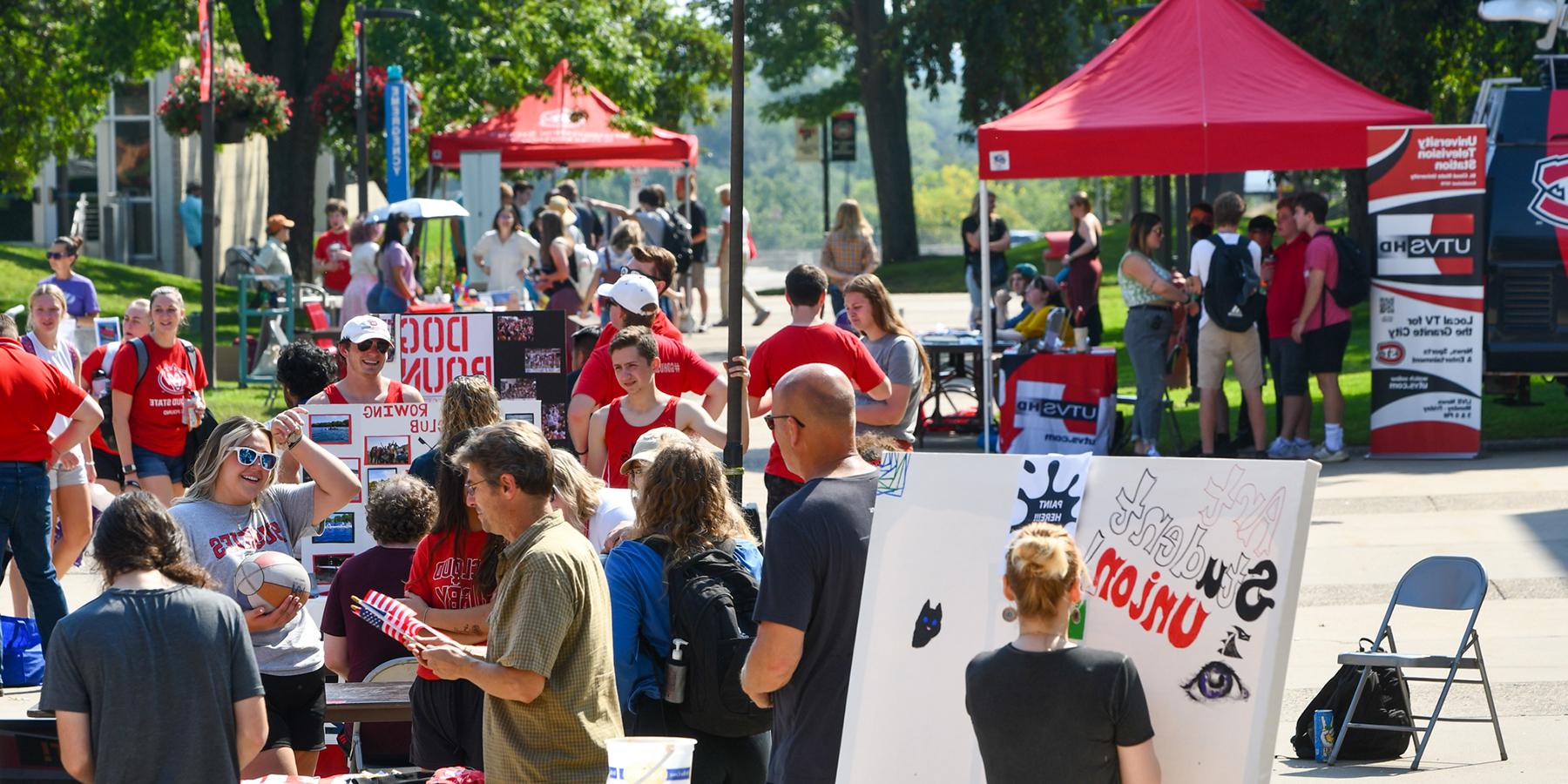 Expo on sidewalks of campus